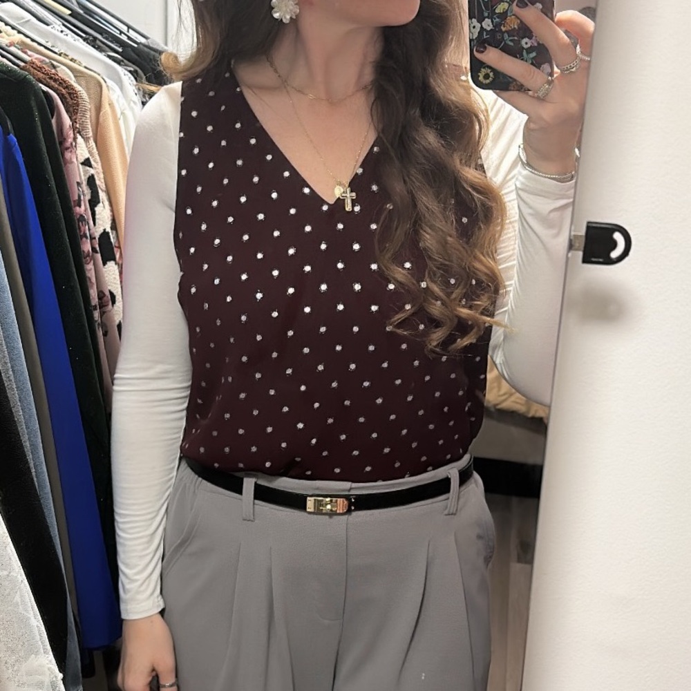 Maroon top silver polka dots *CALLOUT